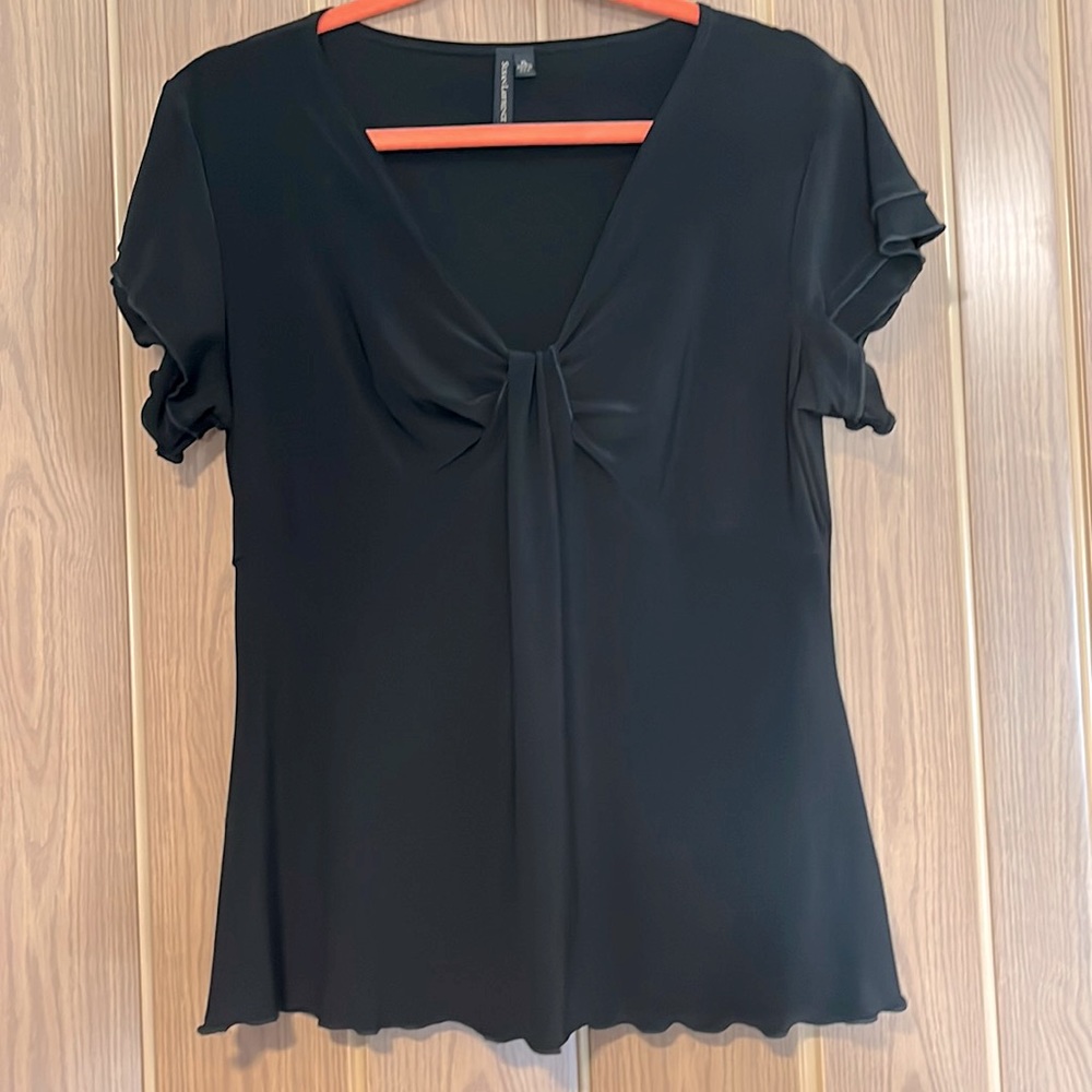 Feminine Susan Lawrence black top, XL, with fluttery sleeves and hem.